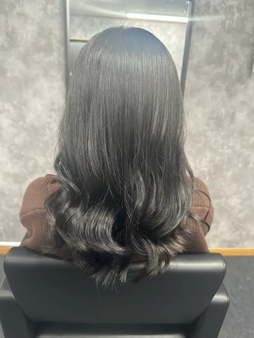 ミディアム カット ヘアカラー 渡邊 良のヘアスタイル
