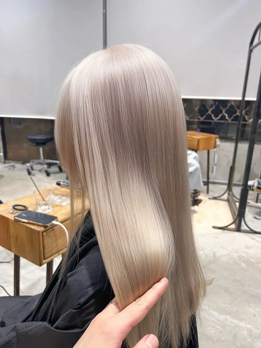 ミディアム カラー ミディアムパーマ ベージュカラー ブロンド ハイトーンカラー ハイトーンベージュ ヘアカラー トリートメント ヘアセット 似合わせベージュ 🍯ayumi🍯のヘアスタイル
