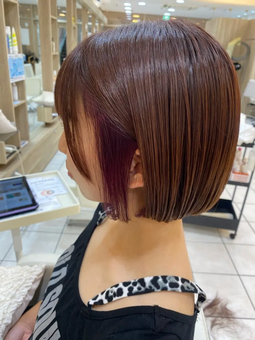 ショート カラー インナーカラー ボブ 内山 歩美のヘアスタイル