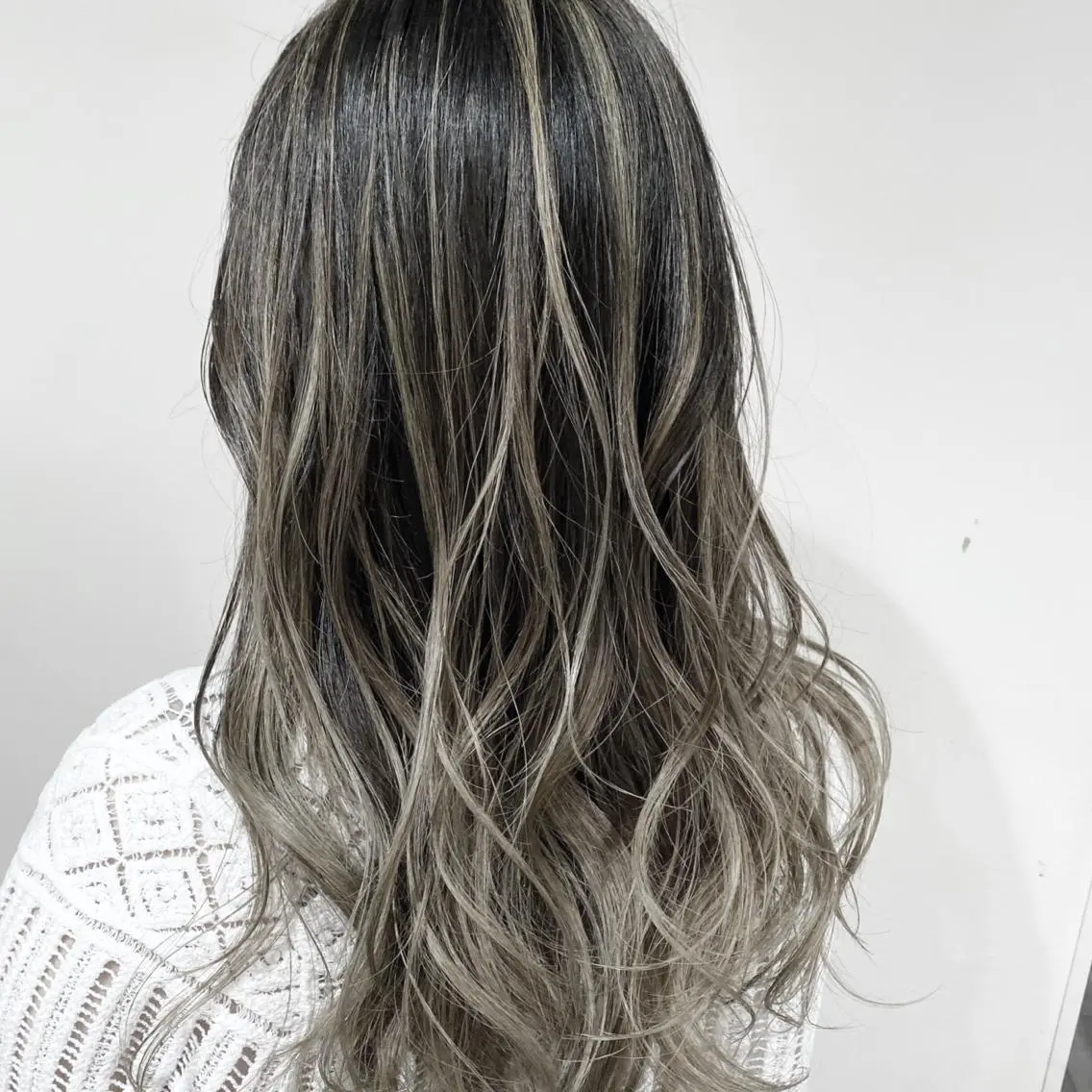 セミロング カラー 髪質改善カラー韓国風 レイヤーtudaのヘアスタイル