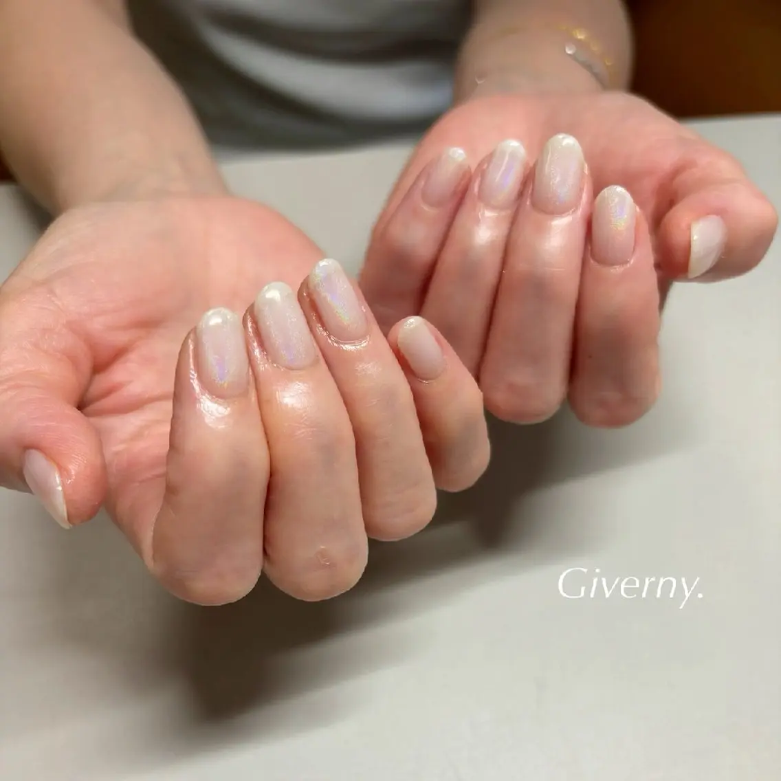 ネイル オーロラネイル 夏ネイル ハンドネイル Giverny .のネイルデザイン