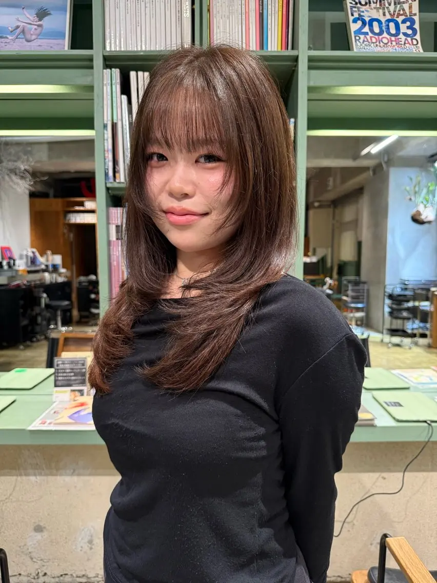 ミディアム 顔周りカット レイヤーカット COLETTE 藤木怜のヘアスタイル