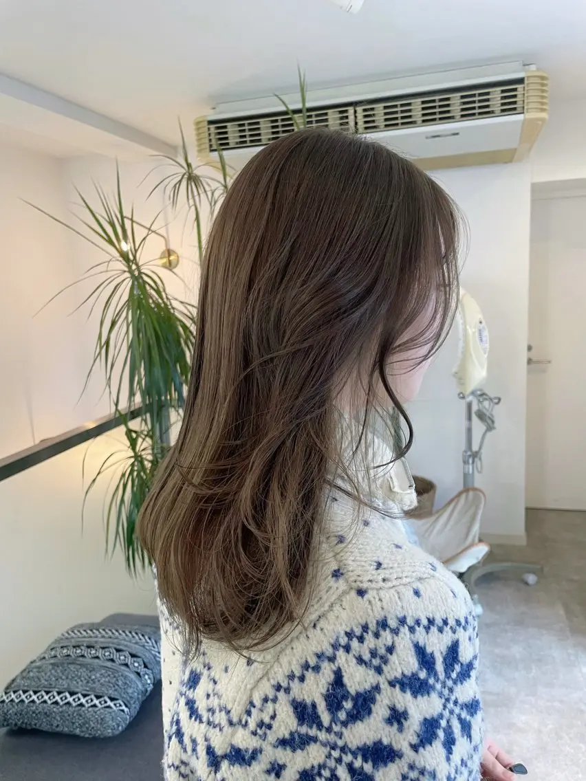 セミロング カラー 透明感カラー オリーブカラー レイヤーカット 新宿/透明感カラー/ 赤み消し/彩乃のヘアスタイル