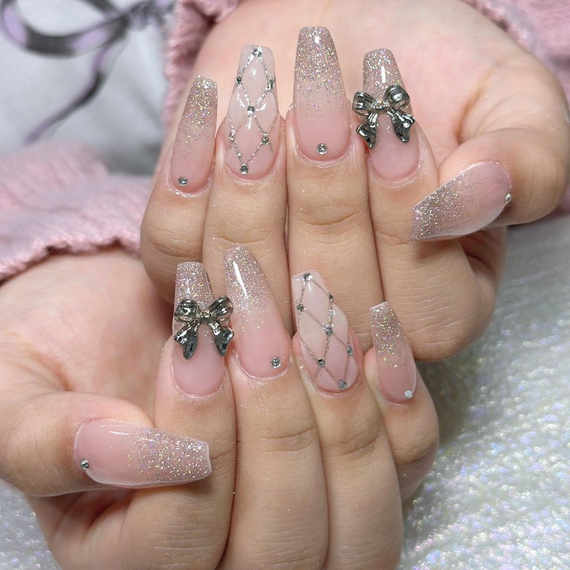ネイル ハンドネイル Queens テイのネイルデザイン