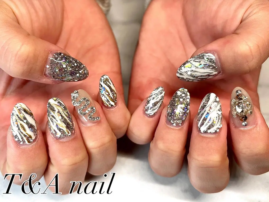 セミロング ネイル 長さ出し ジェルネイル キラキラネイル ニュアンスネイル スカルプネイル T&A nailのネイルデザイン