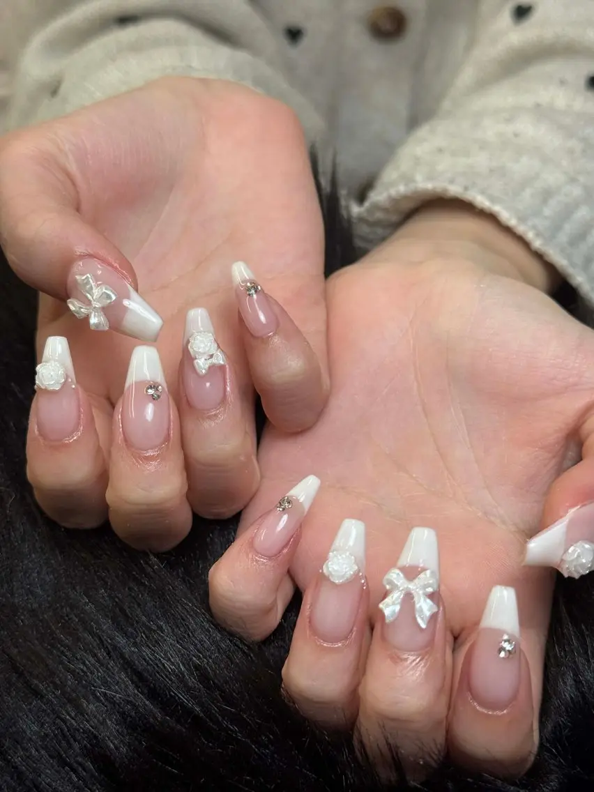 ネイル フレンチネイル ジェルネイル ガーリー 韓国ネイル ロングネイル ハンドネイル NieNail Nezukoのネイルデザイン