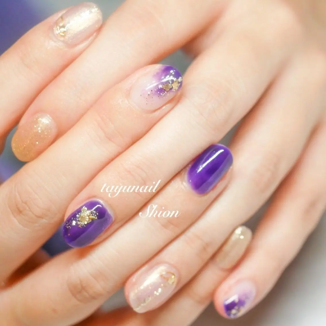 ネイル アートネイル ブルー ジェルネイル キラキラネイル ニュアンスネイル ネイルサロン 【たゆnail】のネイルデザイン