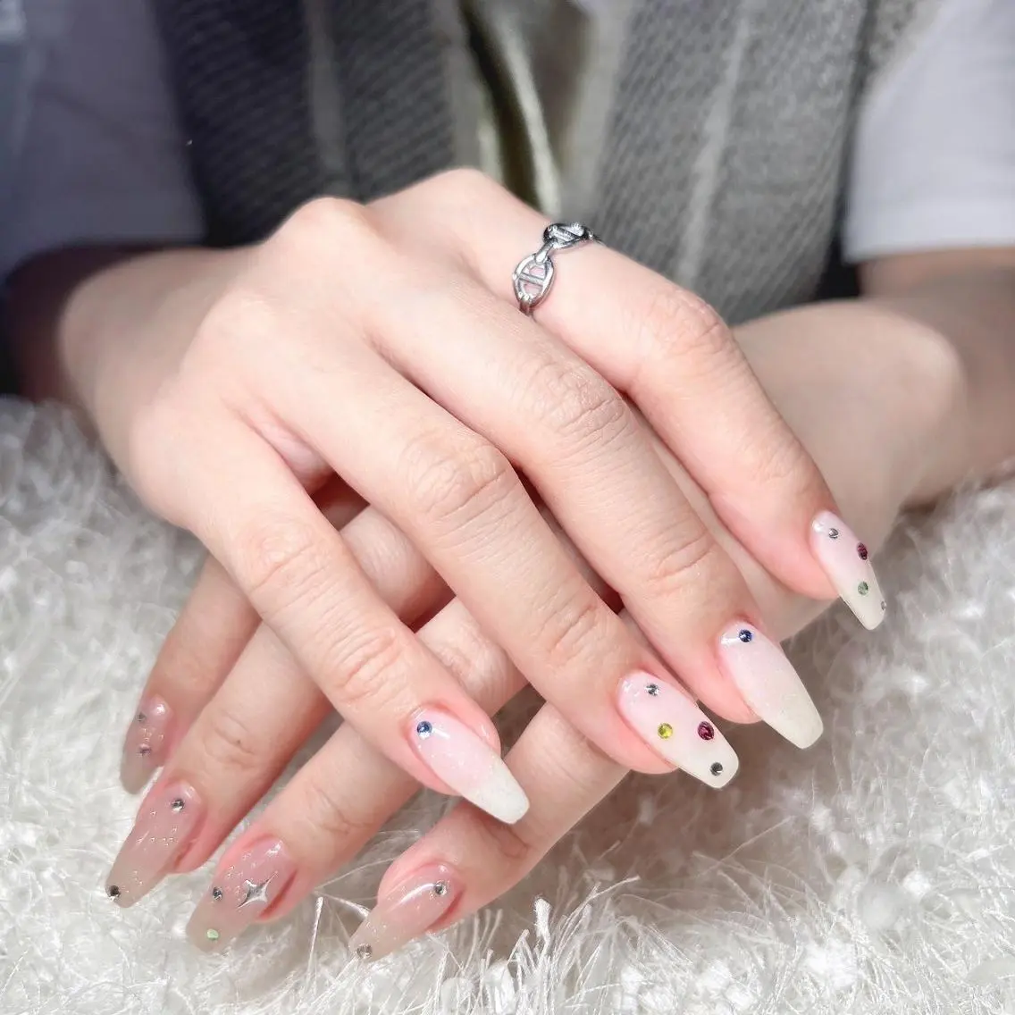 ネイル 長さ出し フレンチネイル ジェルネイル グラデーション 韓国ネイル ハンドネイル Nail&eye Belire 新宿のネイルデザイン