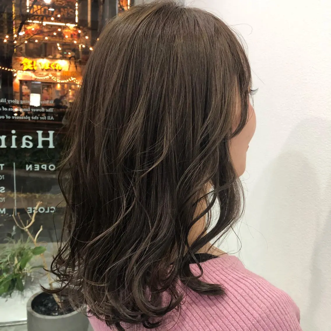 ミディアム カラー ブリーチ ブリーチなしカラー 切りっぱなしボブ/ 暖色カラー/なつみのヘアスタイル