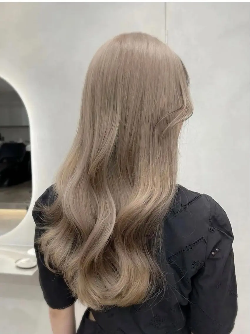 ロング ヘアカラー sera 🎀ベージュのヘアスタイル