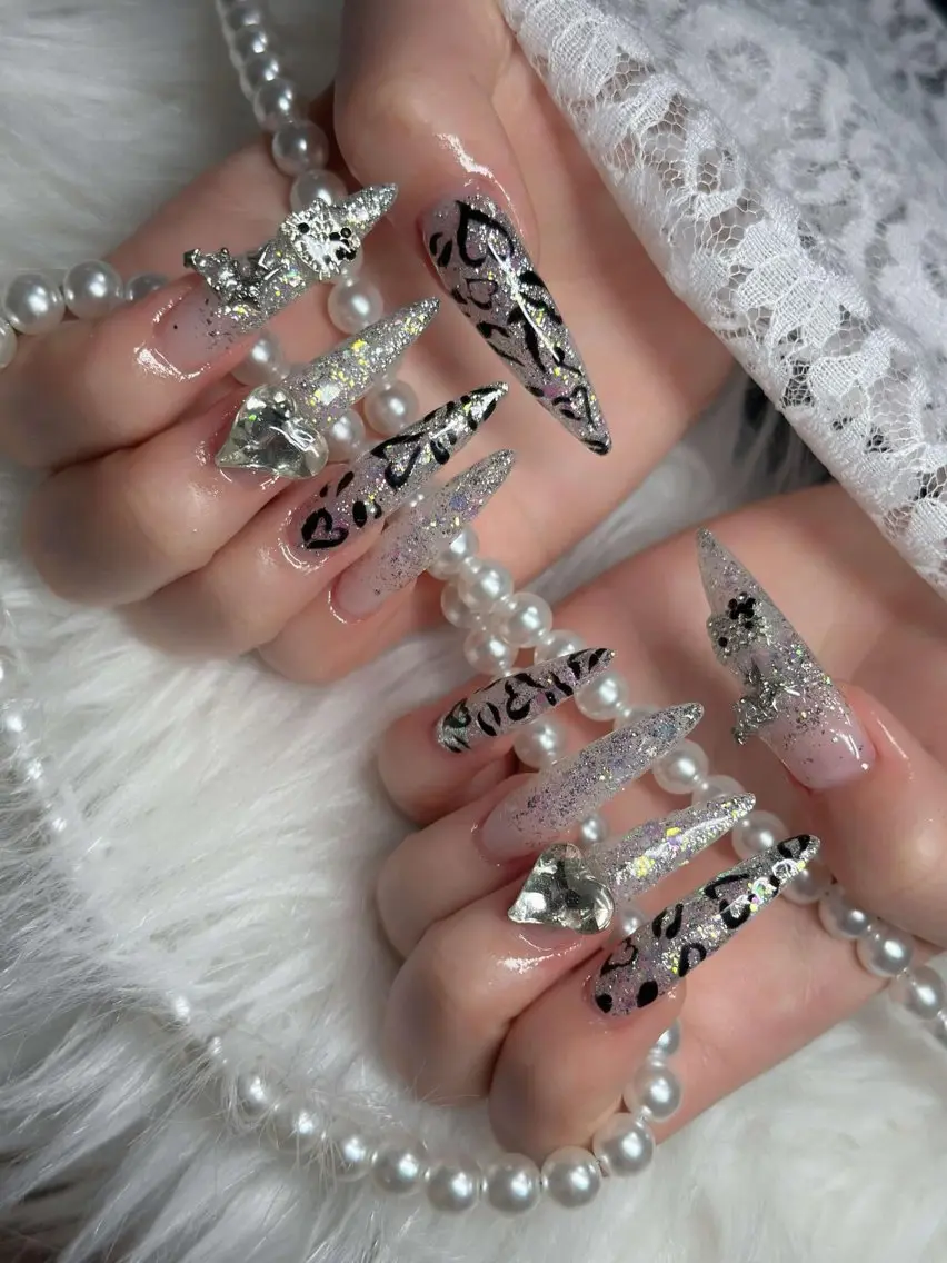 ネイル オーロラネイル フレンチネイル ジェルネイル ハロウィン キラキラネイル ハンドネイル H.baby Nail Salonのネイルデザイン