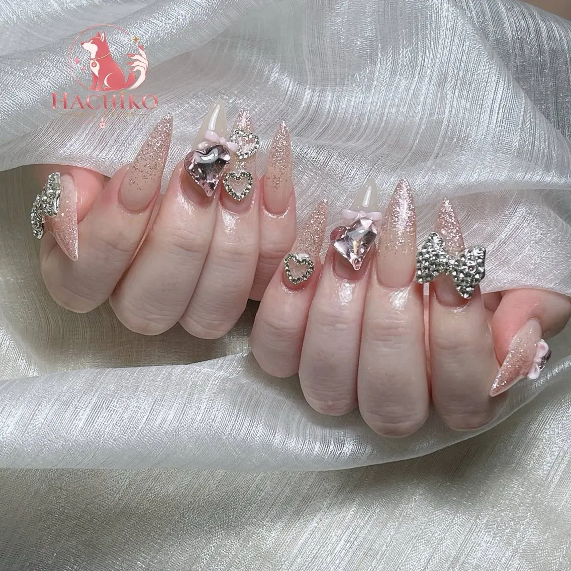ネイル チークネイル クリアネイル ガーリー キラキラネイル 韓国ネイル ハンドネイル Hachiko Nail Salonのネイルデザイン