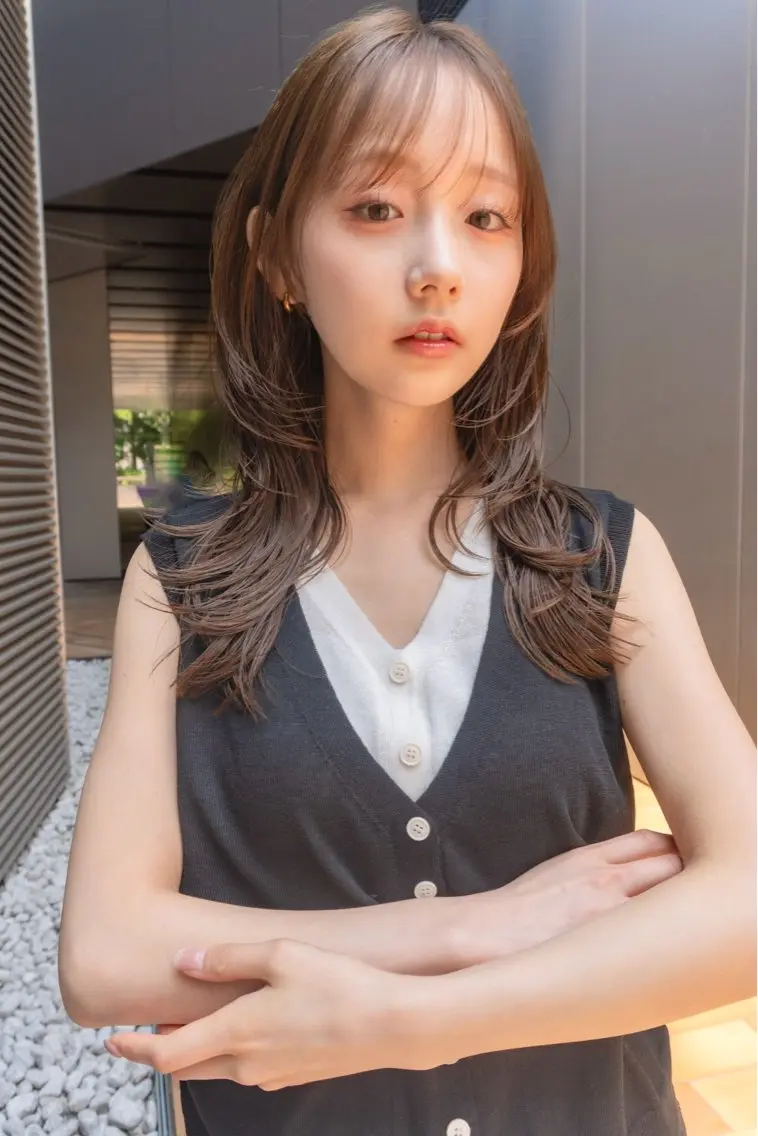 セミロング カラー 透明感カラー グレージュ 顔まわりレイヤー 顔周りカット レイヤーカット カット ヘアカラー トリートメント レイヤー/似合わせ TAKUYAのヘアスタイル