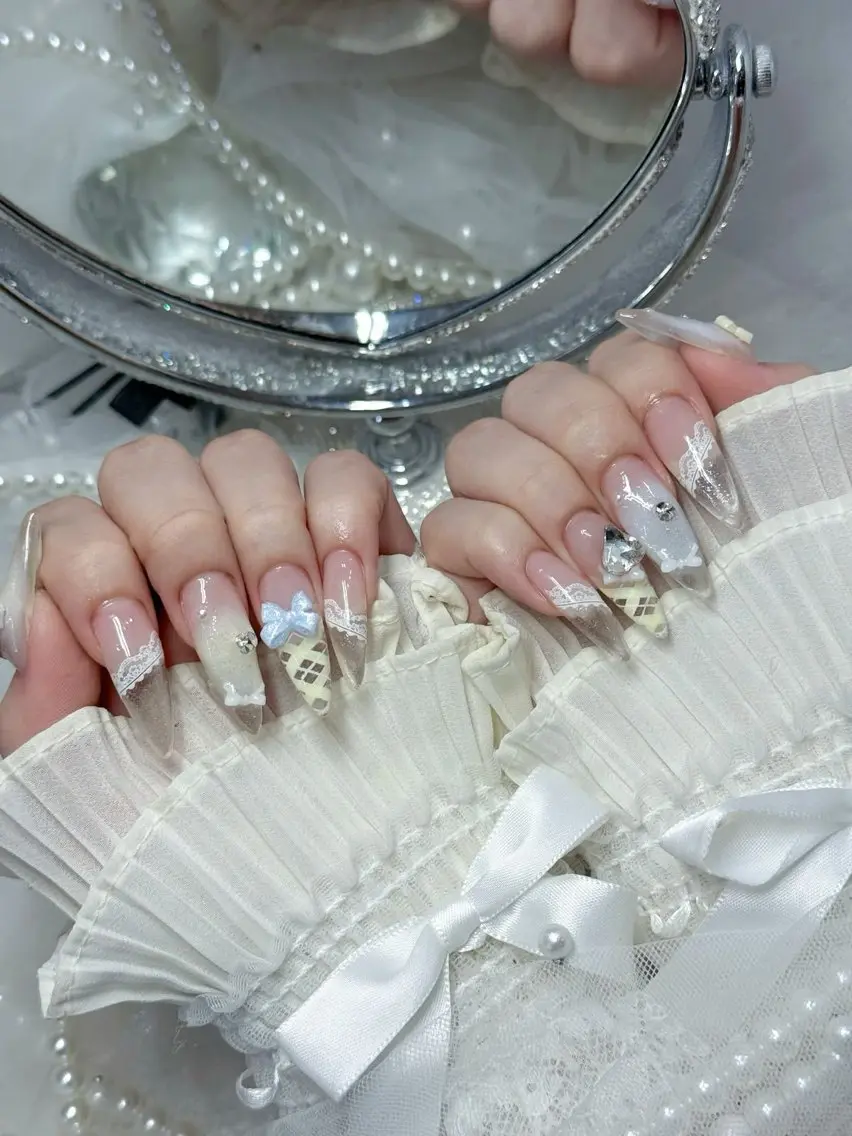 ネイル チークネイル ドット フットネイル フレンチネイル グラデーション ハンドネイル ハンドケア Nihonthy Nail 新宿のネイルデザイン