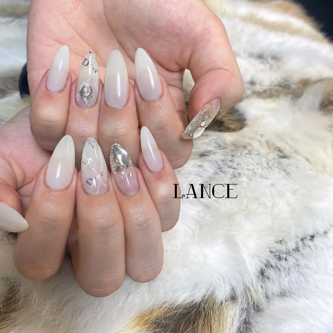 ミディアム ネイル オーロラネイル フットネイル フレンチネイル ニュアンスネイル オフィスネイル ハンドネイル Lance nailのネイルデザイン