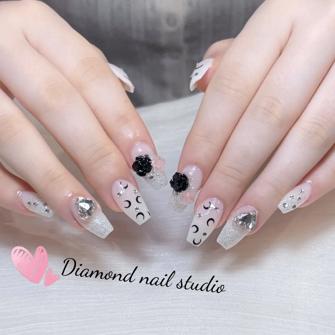 ネイル アートネイル オーロラネイル フラッシュネイル ガーリー キラキラネイル ハンドネイル Una NAILMANAMIのネイルデザイン