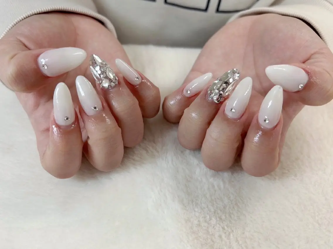 ネイル ホワイト ハンドネイル 心斎橋Salon Epokkuのネイルデザイン