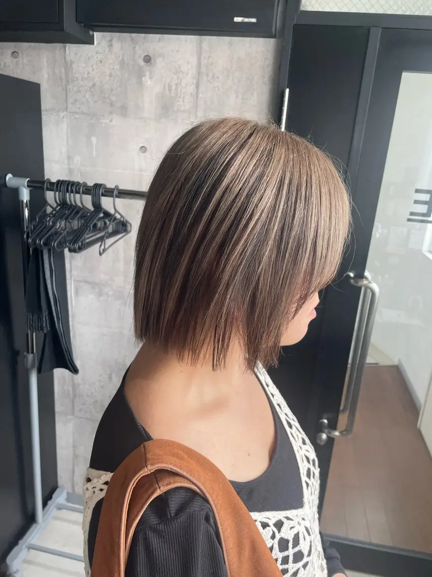 ショート ヘアカラー _WHITE 佐伯 碧のヘアスタイル