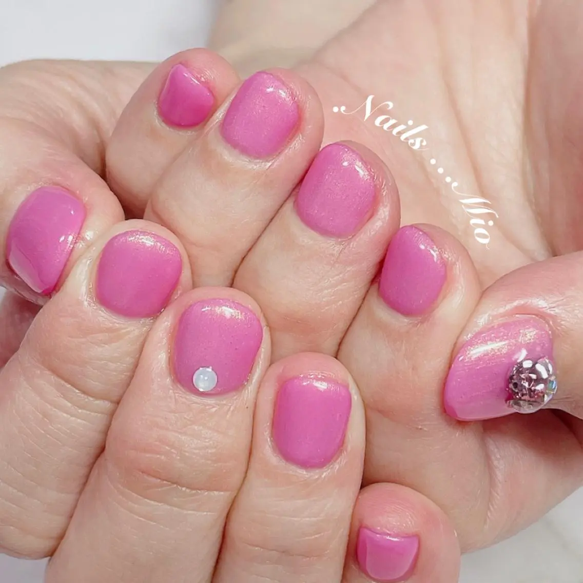 ネイル ジェルネイル ワンカラーネイル ストーンネイル .Nails Mio 赤羽西ネイルサロンのネイルデザイン