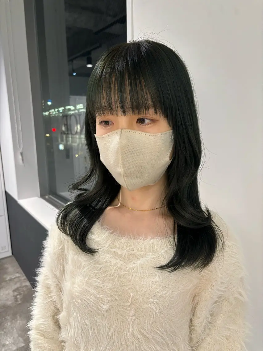 ミディアム カラー ベージュカラー ブリーチ 透明感カラー ブリーチなしカラー オリーブベージュ 穐田 航のヘアスタイル