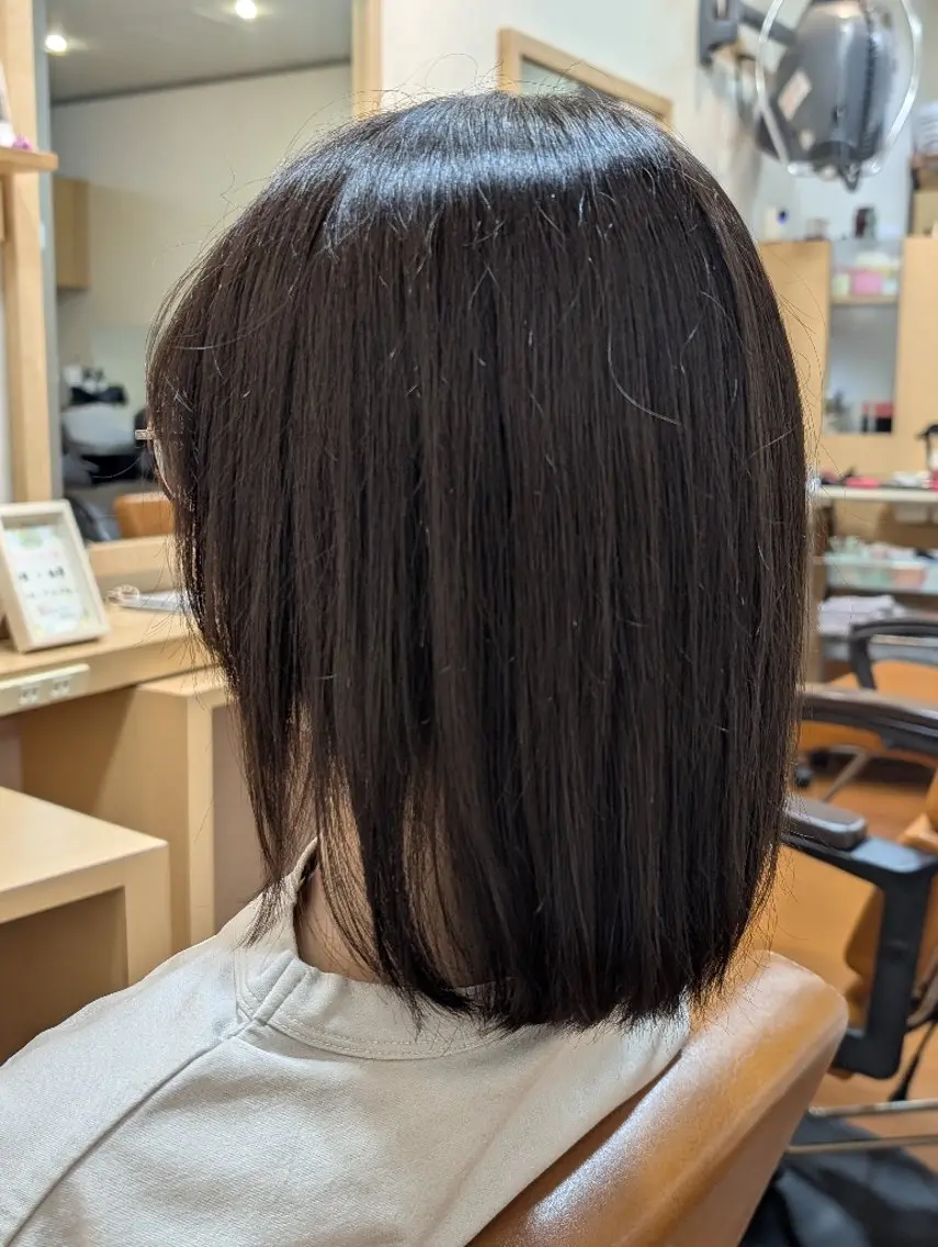 ミディアム 顔まわりレイヤー 顔周りカット レイヤーカット カット ヘアカラー 小島 崇子のヘアスタイル