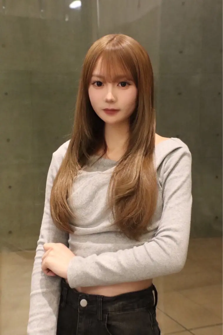 ロング カラー ロングレイヤー ベージュカラー 透明感カラー ミルクティーベージュ 韓国風ヘア カット ヘアカラー レイヤー/ブリーチ iwamiya岩見谷のヘアスタイル