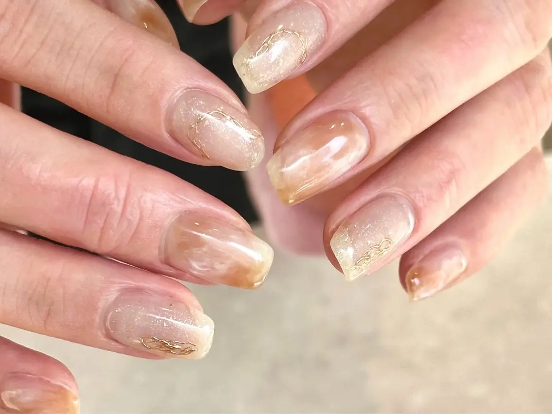 ネイル ニュアンスネイル aoi .のネイルデザイン