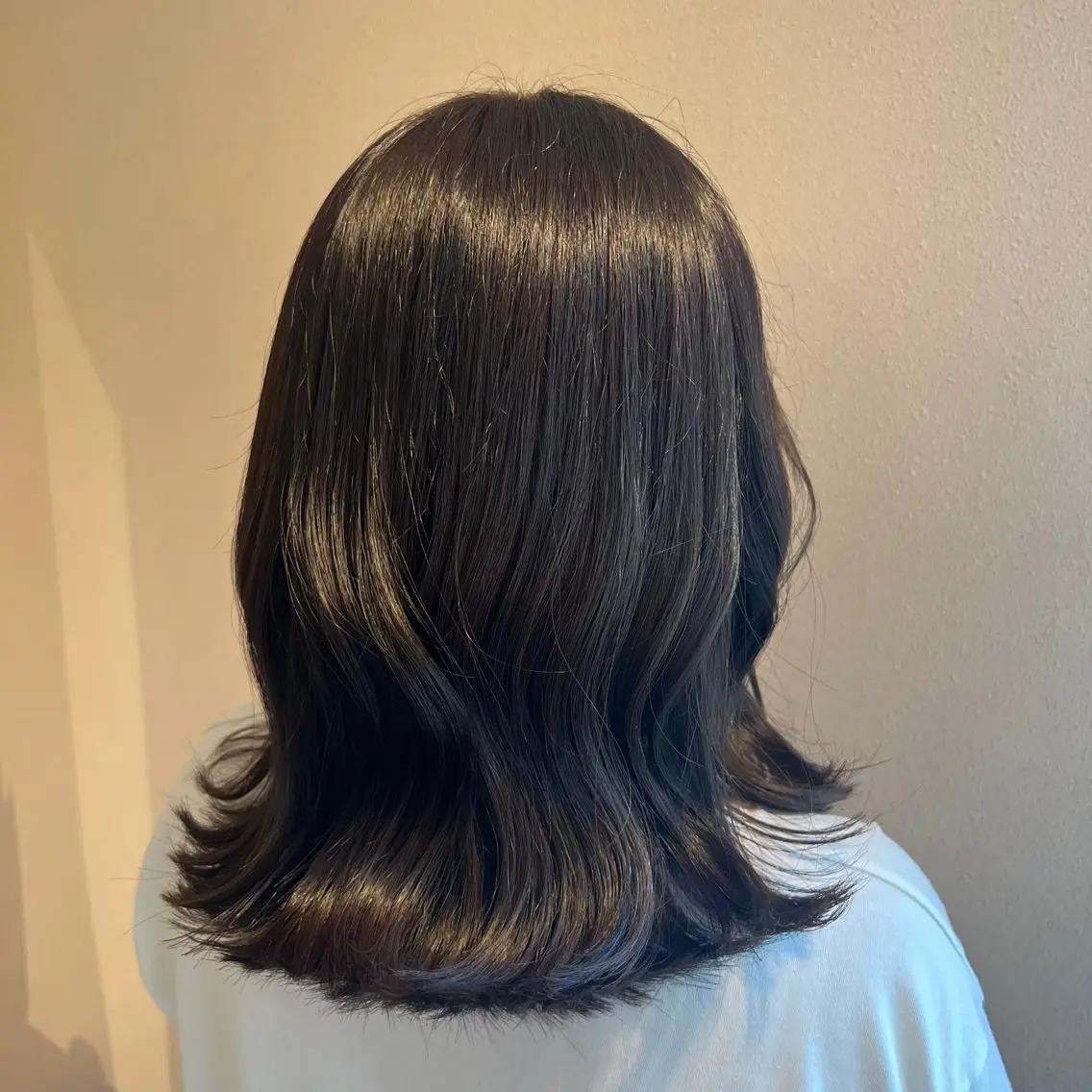 セミロング カラー アッシュ ブラウンカラー 野崎 桃実のヘアスタイル