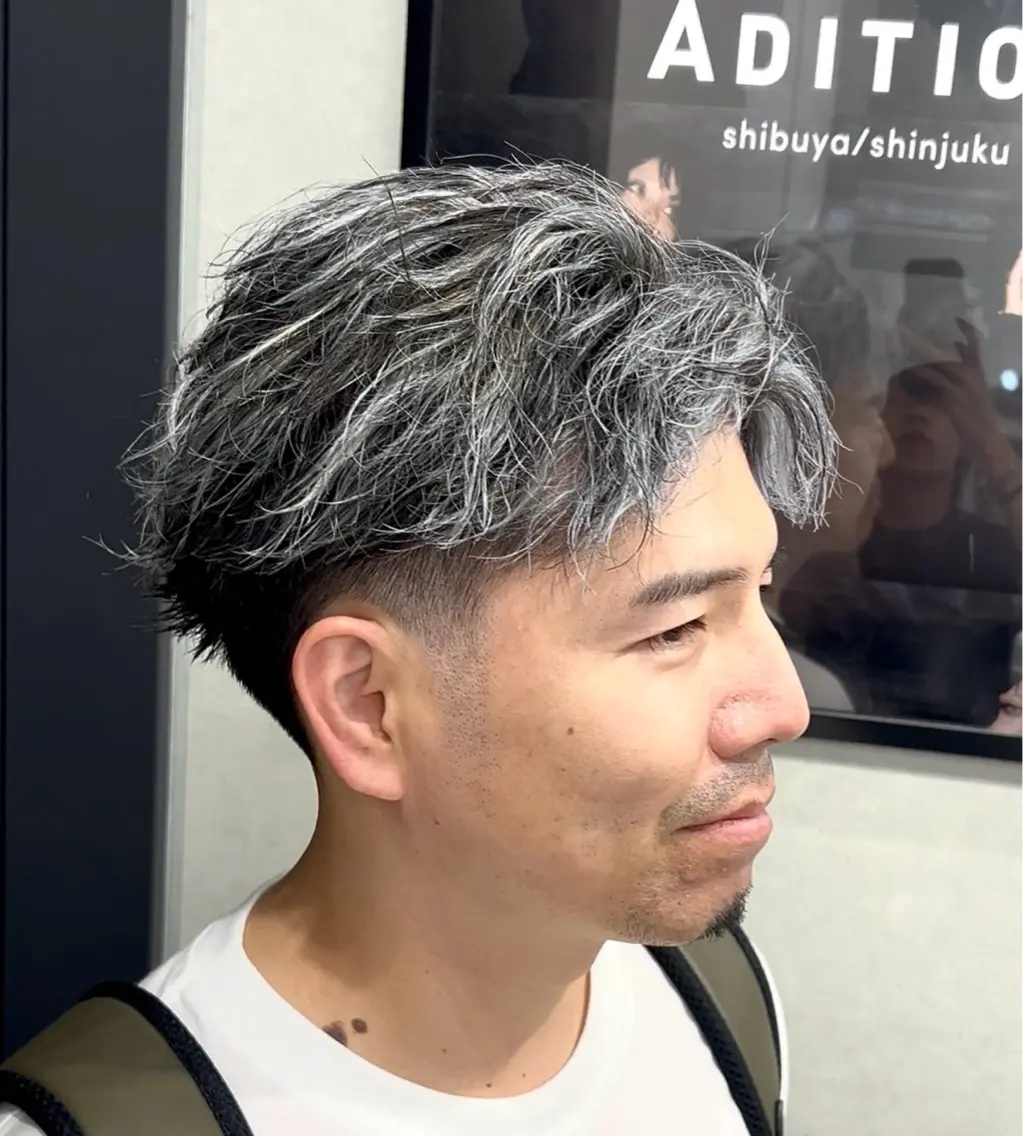 ショート カラー パーマ メンズ カット ヘアカラー パーマ 岩城 滉成のヘアスタイル