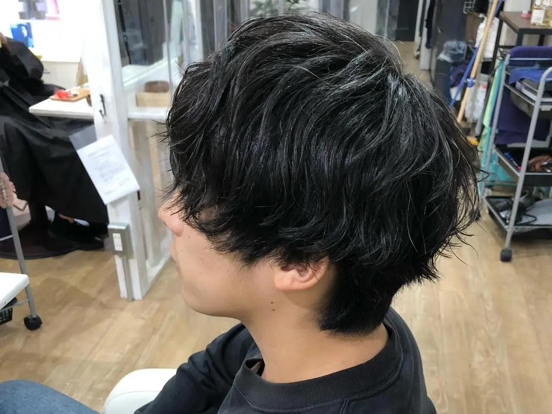 ショート white.梅田 デザインカラー🦄のヘアスタイル