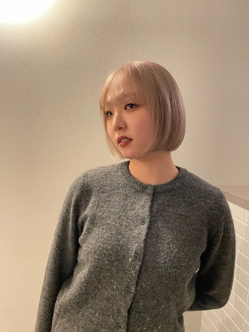 ショート カラー ブロンド ホワイトブロンド Mirei/レイヤー / 顔周りカットのヘアスタイル