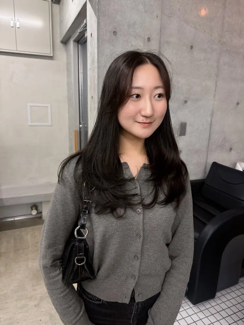 ロング カラー ロングレイヤー アッシュ ベージュカラー ブリーチ 透明感カラー カット ヘアカラー トリートメント 誰より丁寧なカット/ 小林輝/レイヤーのヘアスタイル
