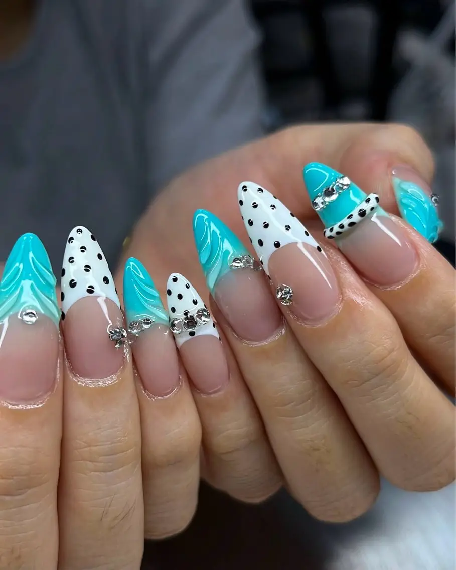 ネイル チークネイル ドット フレンチネイル グラデーション 韓国ネイル ハンドネイル Minette nailrinrinのネイルデザイン
