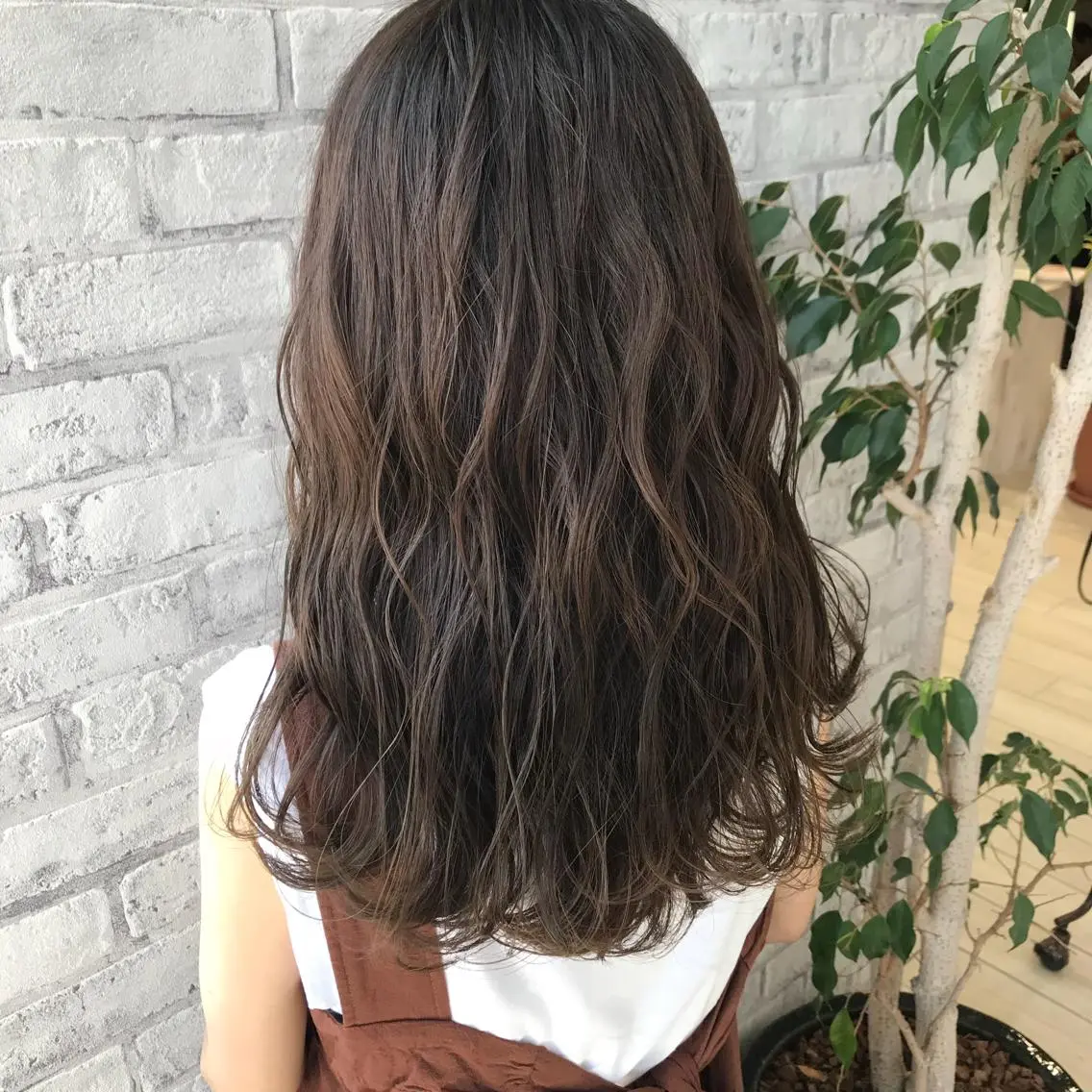 セミロング カラー ショコラグレージュ 透明感カラー グレージュ ヘアカラー トリートメント Oopsレイヤー 加藤澄都のヘアスタイル
