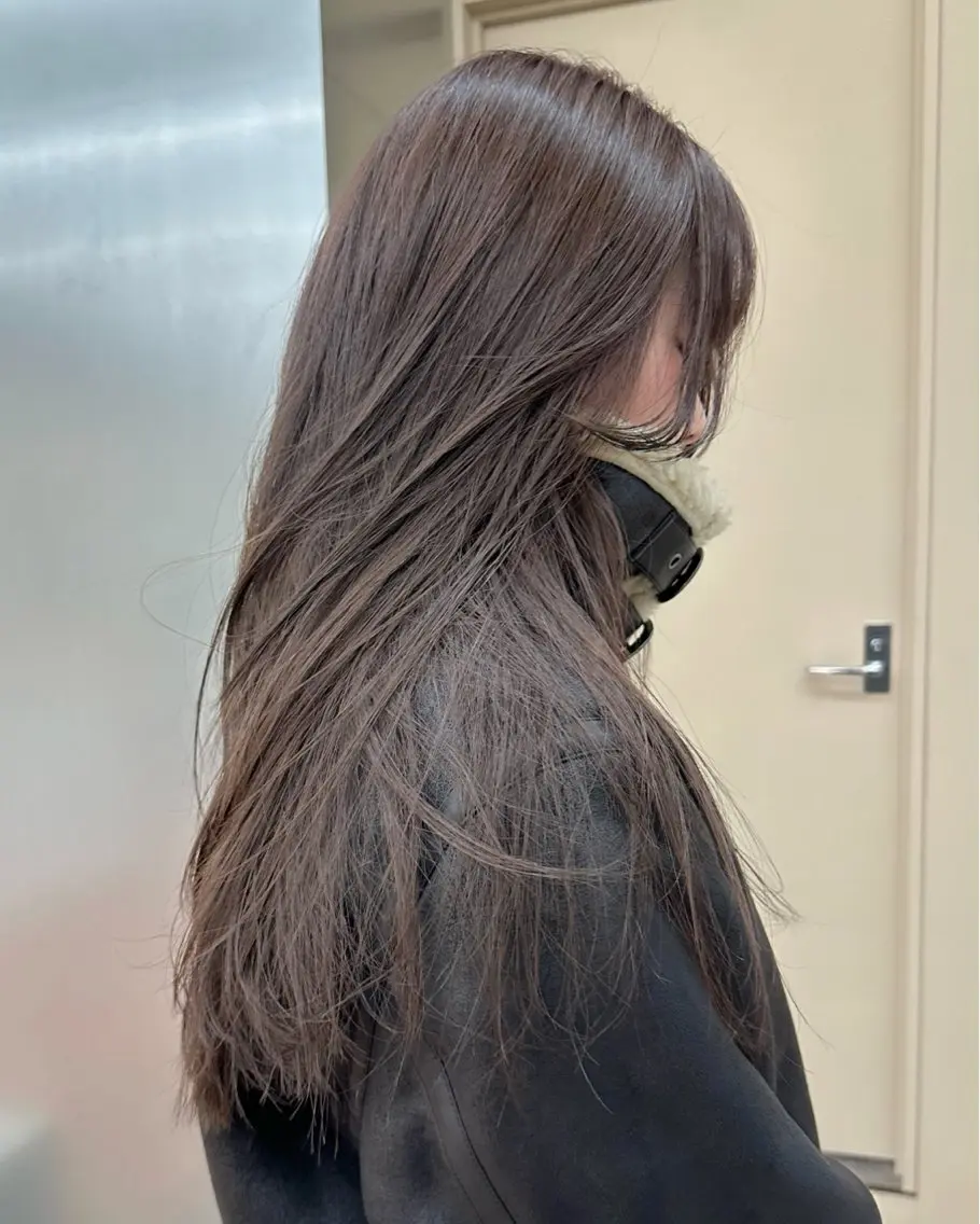 ロング カラー グレージュ 伊藤 愛実のヘアスタイル