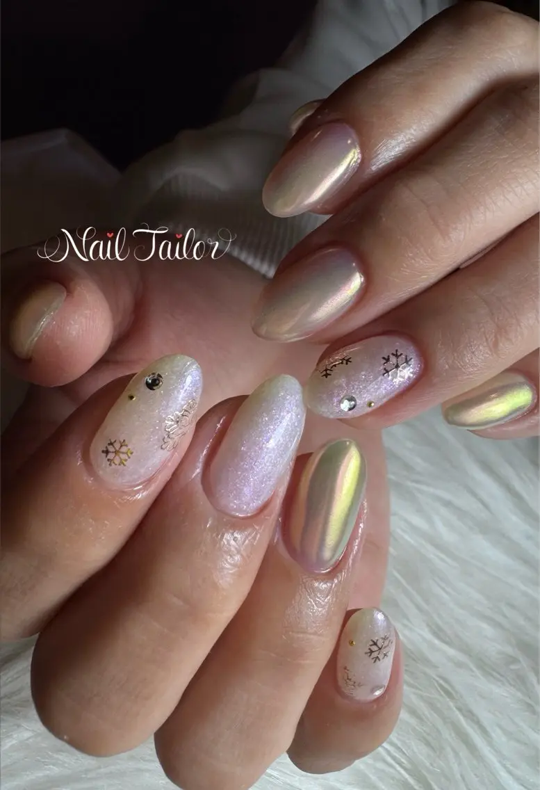 ネイル ミラーネイル ホワイト 冬ネイル ハンドネイル NailTailor ネイルテイラーのネイルデザイン