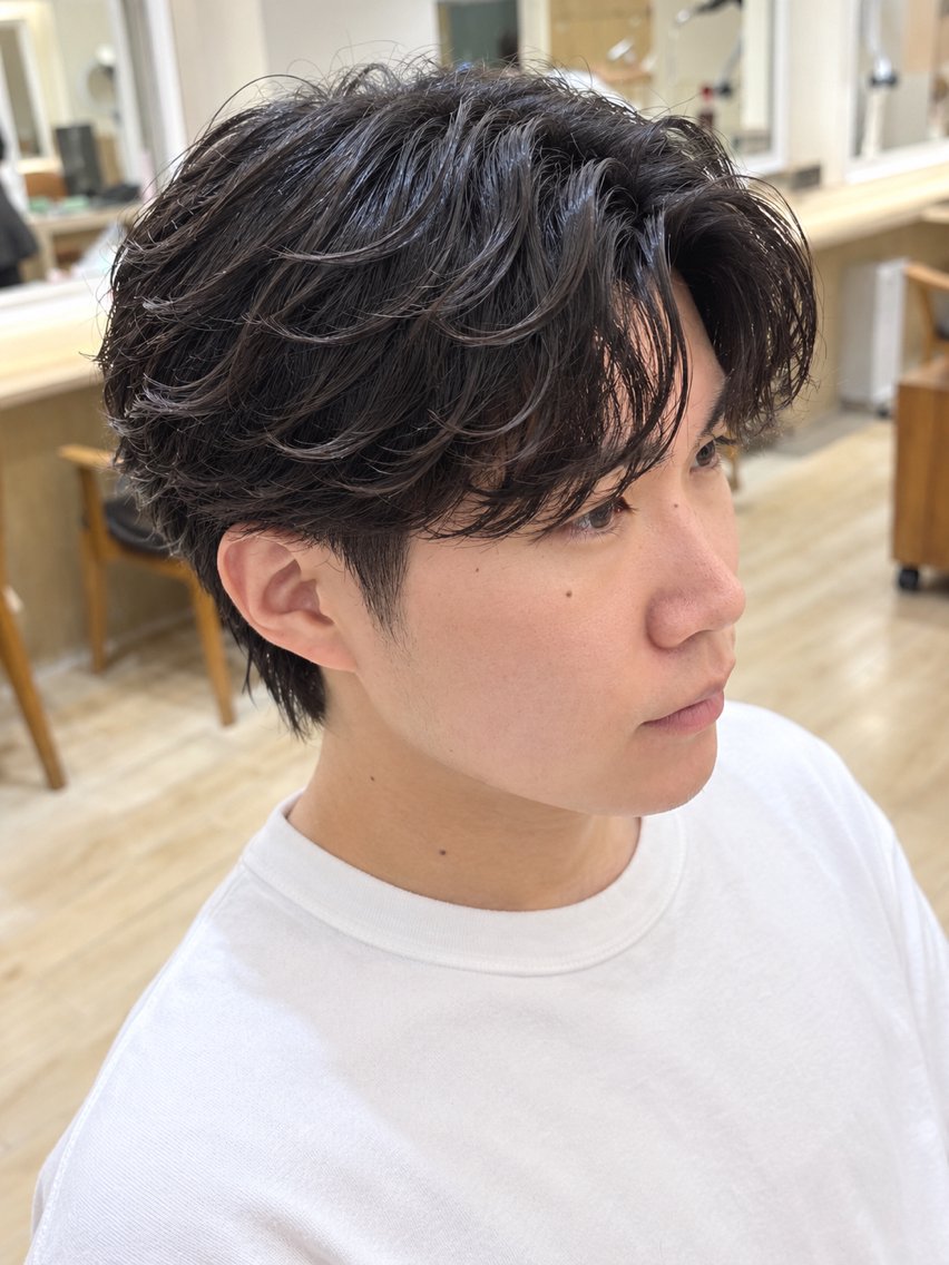 パーマ メンズ センターパート メンズパーマ 波巻きパーマ カット パーマ 小沼 裕太のヘアスタイル