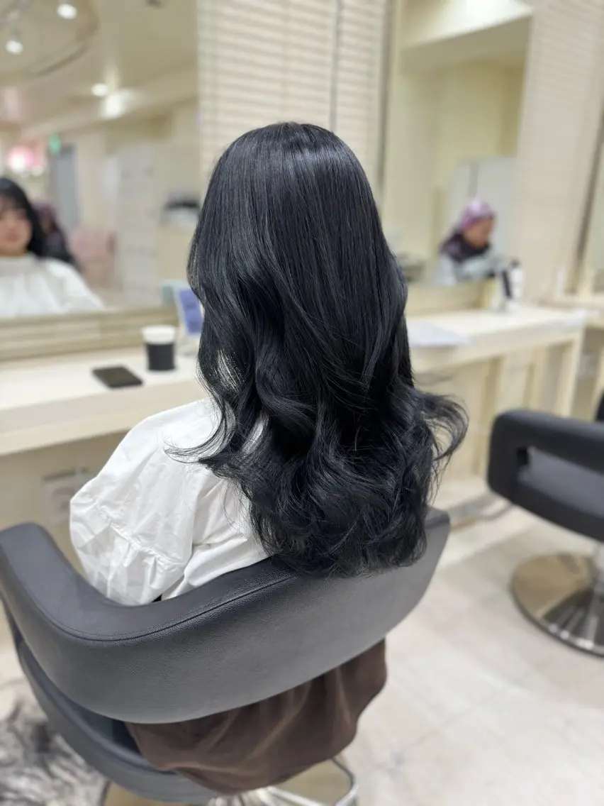 ロング 髪質改善 韓国風ヘア レイヤーカット 似合わせカット カット ヘアカラー トリートメント 縮毛矯正× ブルーブラック/池袋のヘアスタイル