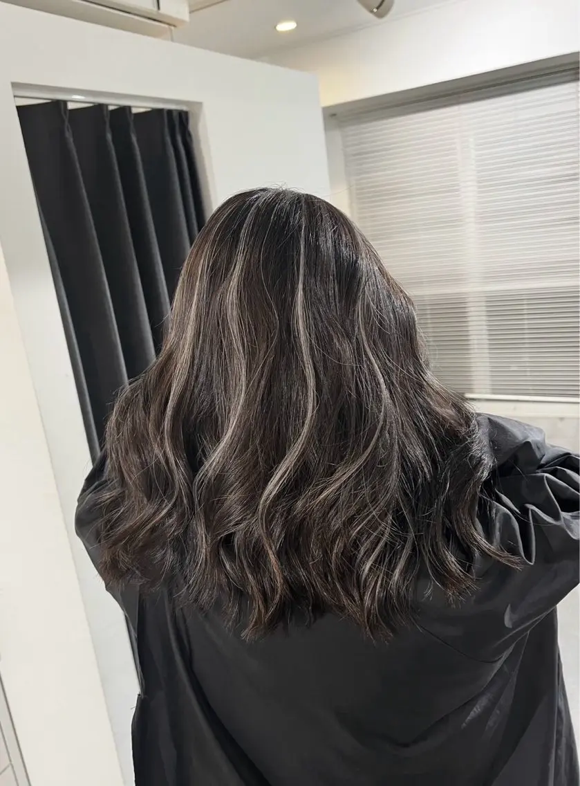 ミディアム カラー ダークグレー ダークグレージュ グレージュ ハイライトカラー ハイライト 指名数No.1 /NAOYAのヘアスタイル