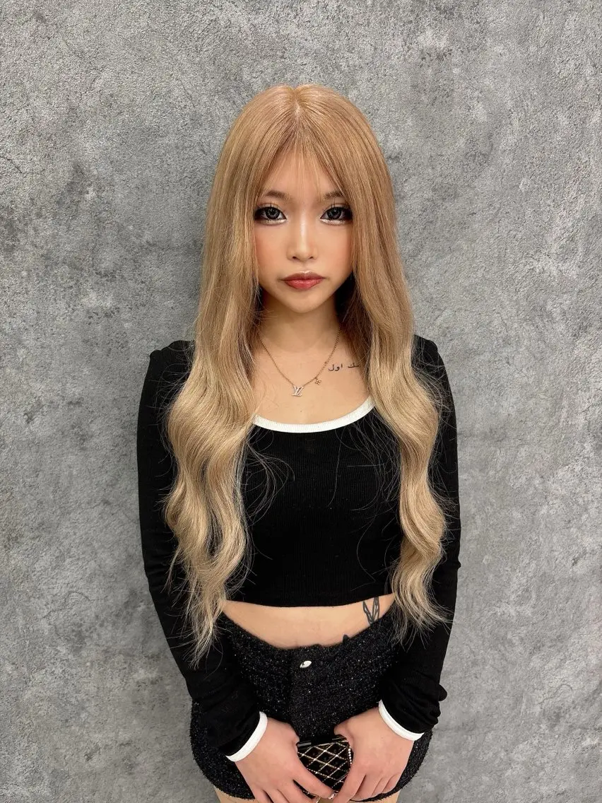 ロング カラー シールエクステ バレイヤージュ ベージュカラー ブリーチ ケアブリーチ カット ヘアカラー エクステ 外れにくいエク💚 EST梅田TAKIのヘアスタイル