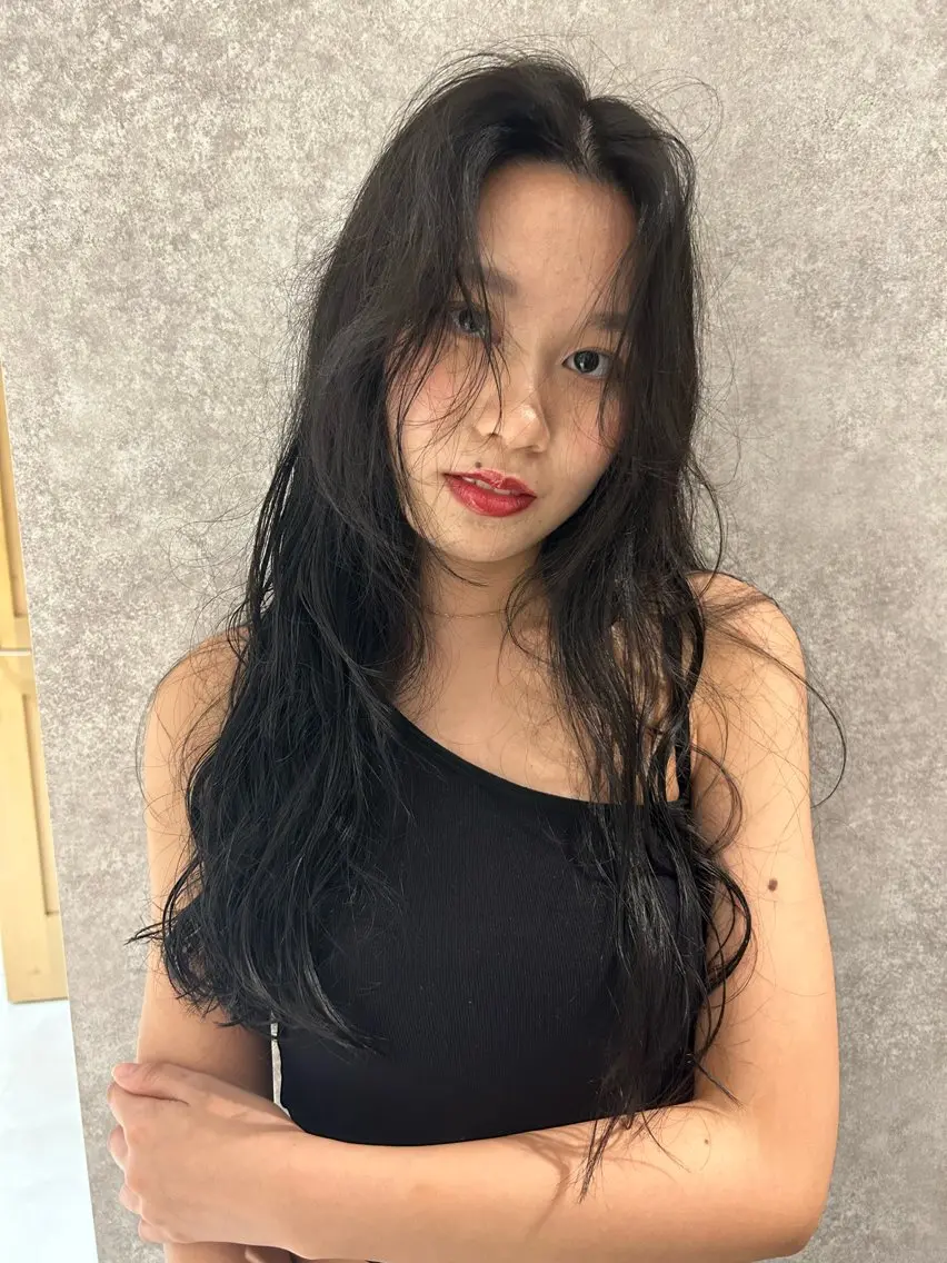 ロング カラー 佐藤 嶺のヘアスタイル