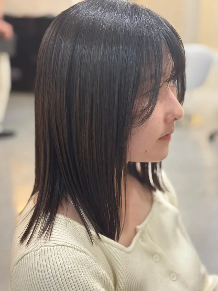 ミディアム 越坂部 桃子のヘアスタイル