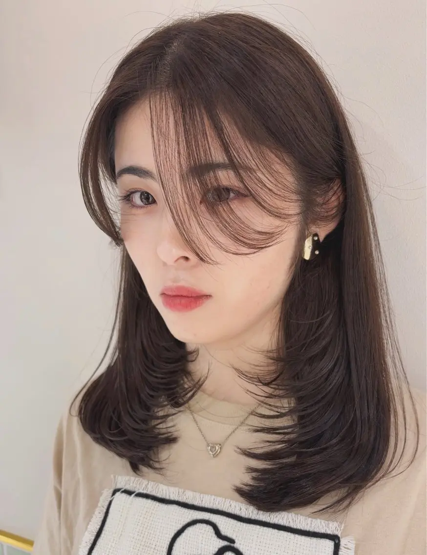 ミディアム カラー ヘアアレンジ 透明感カラー くびれヘア 顔まわりレイヤー 顔周りカット 韓国風ヘア カット ヘアカラー トリートメント ヘッドスパ ヘアセット 二ヶ月綺麗なデザイン カット/星野六三四のヘアスタイル