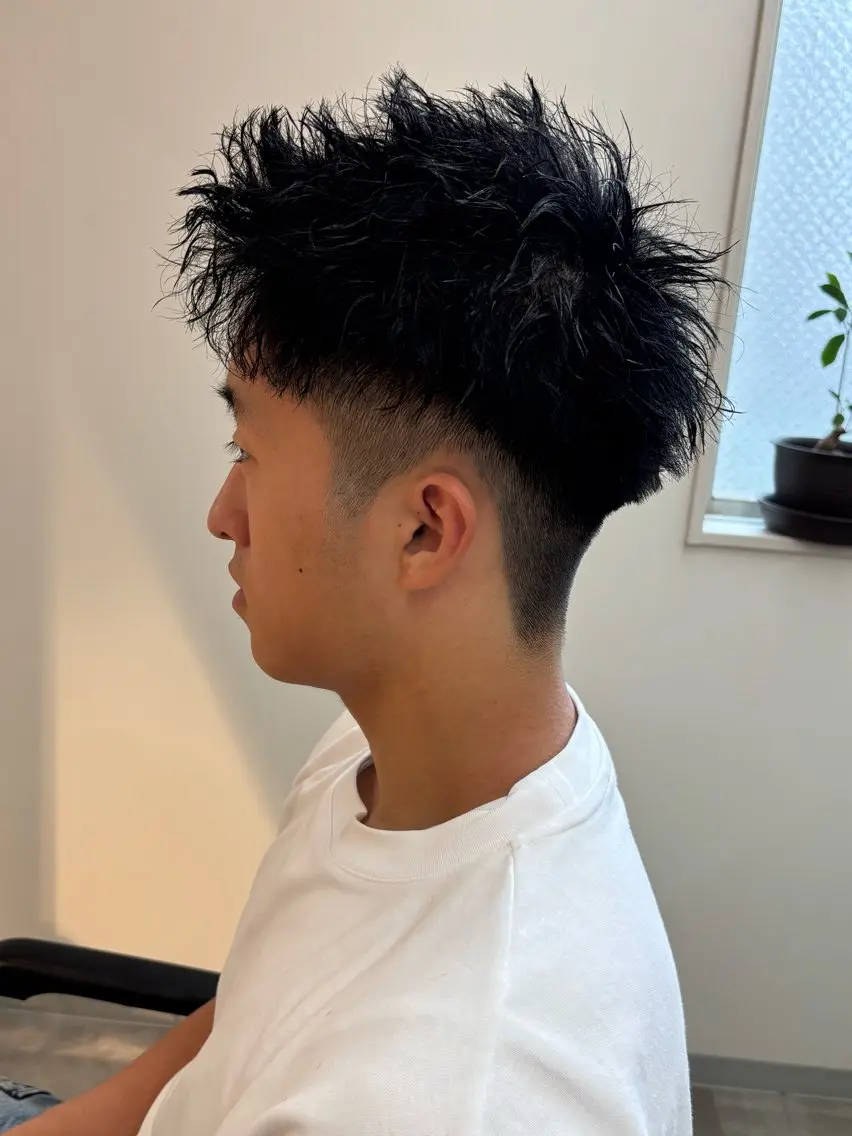 メンズ スパイキーショート ツーブロック 保立フェザーパーマ 大人メンズヘア船橋駅のヘアスタイル