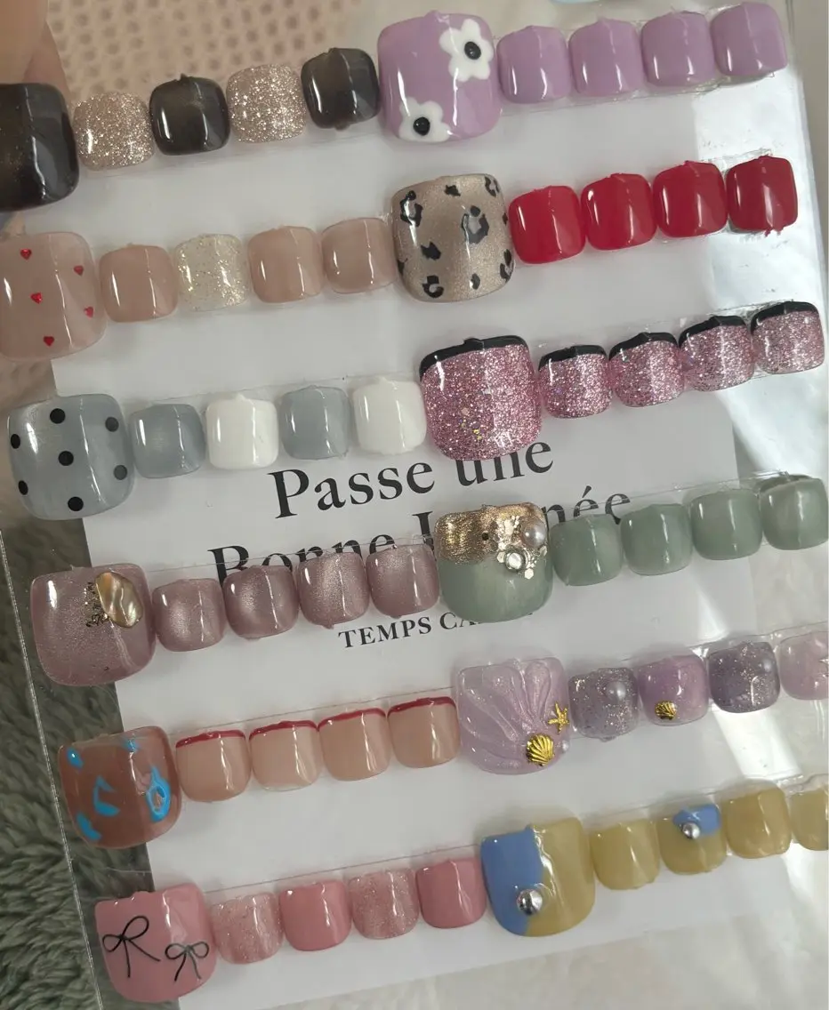 【カラー変更OK🩵】フット🦶デザインの写真