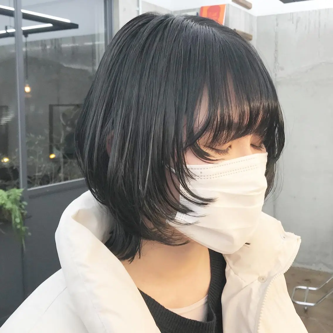 ショート カラー 黒髪 ブリーチ ブルーカラー ブルーブラック ケアブリーチ カット ヘアカラー トリートメント ✂︎ウルフ・ショート ✂︎MIKUNIのヘアスタイル