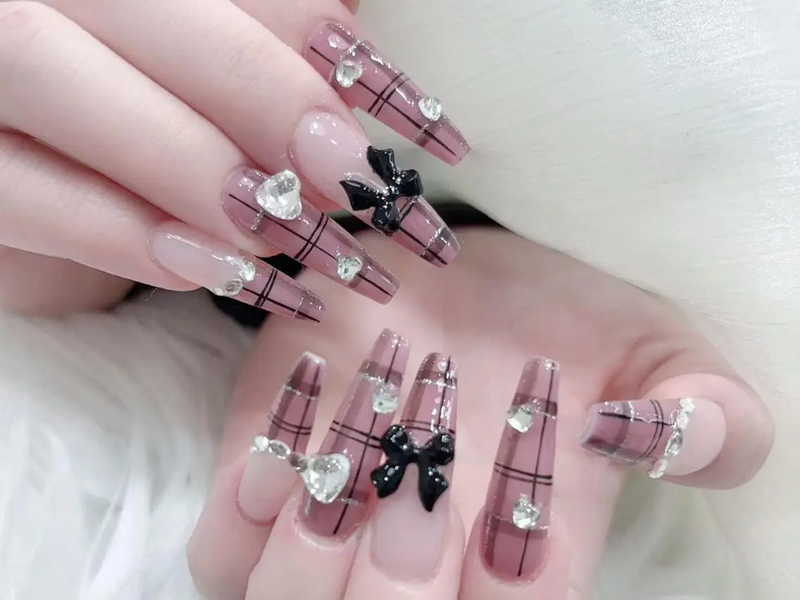 ネイル 長さ出し キラキラネイル 韓国ネイル ロングネイル マグネットネイル ハンドネイル ハンドケア MUNI🎀  NAIL のネイルデザイン