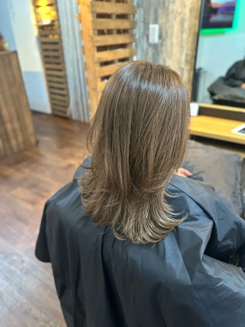 セミロング カラー アッシュ カット ヘアカラー Luzir⭐︎ GEN⭐︎のヘアスタイル