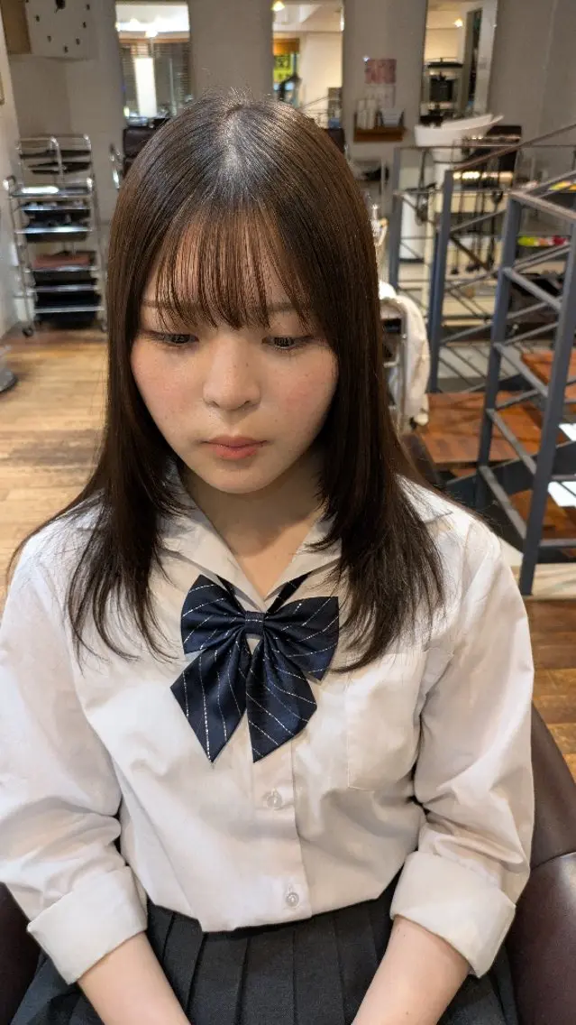 セミロング 顔周りカット レイヤーカット 浅井 琴音のヘアスタイル