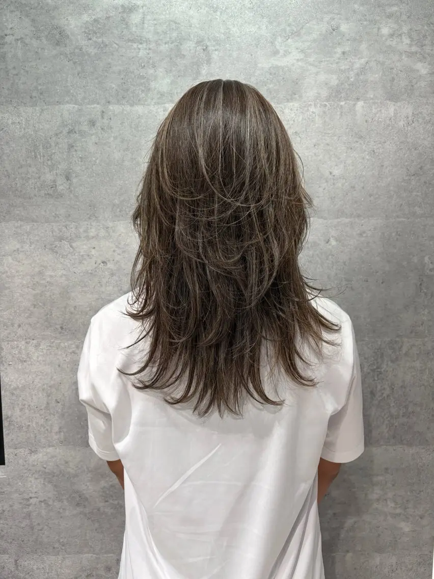 ミディアム カラー ハイライトカラー ハイライト ヘアカラー FOX 新菜のヘアスタイル